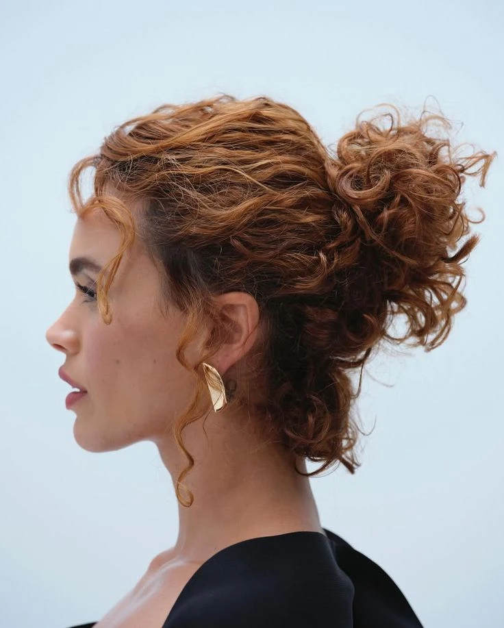 Los trucos de un experto para hacer recogidos de pelo con rulos y que queden perfectos