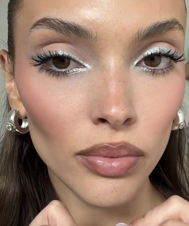 3 tendencias de makeup para festivales que transforman el look 