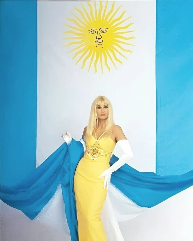 La elección no fue casual. Se trató de un guiño directo a una de las figuras más representativas del espectáculo argentino, reinterpretado desde una mirada actual.