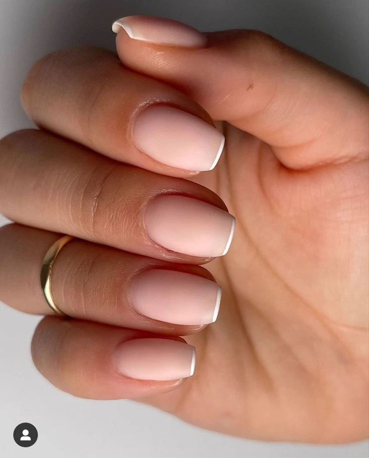 Guía definitiva de uñas: cuidados básicos y cuál es la tendencia minimalista que domina la temporada