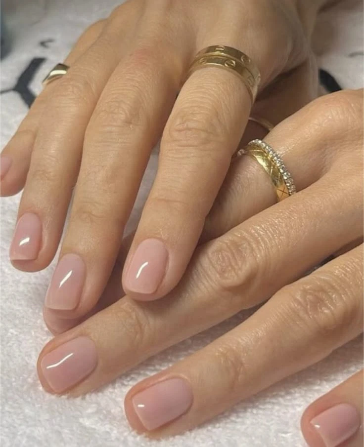 Uñas de jabón: el estilo minimalista que aman las famosas y arrasa en redes