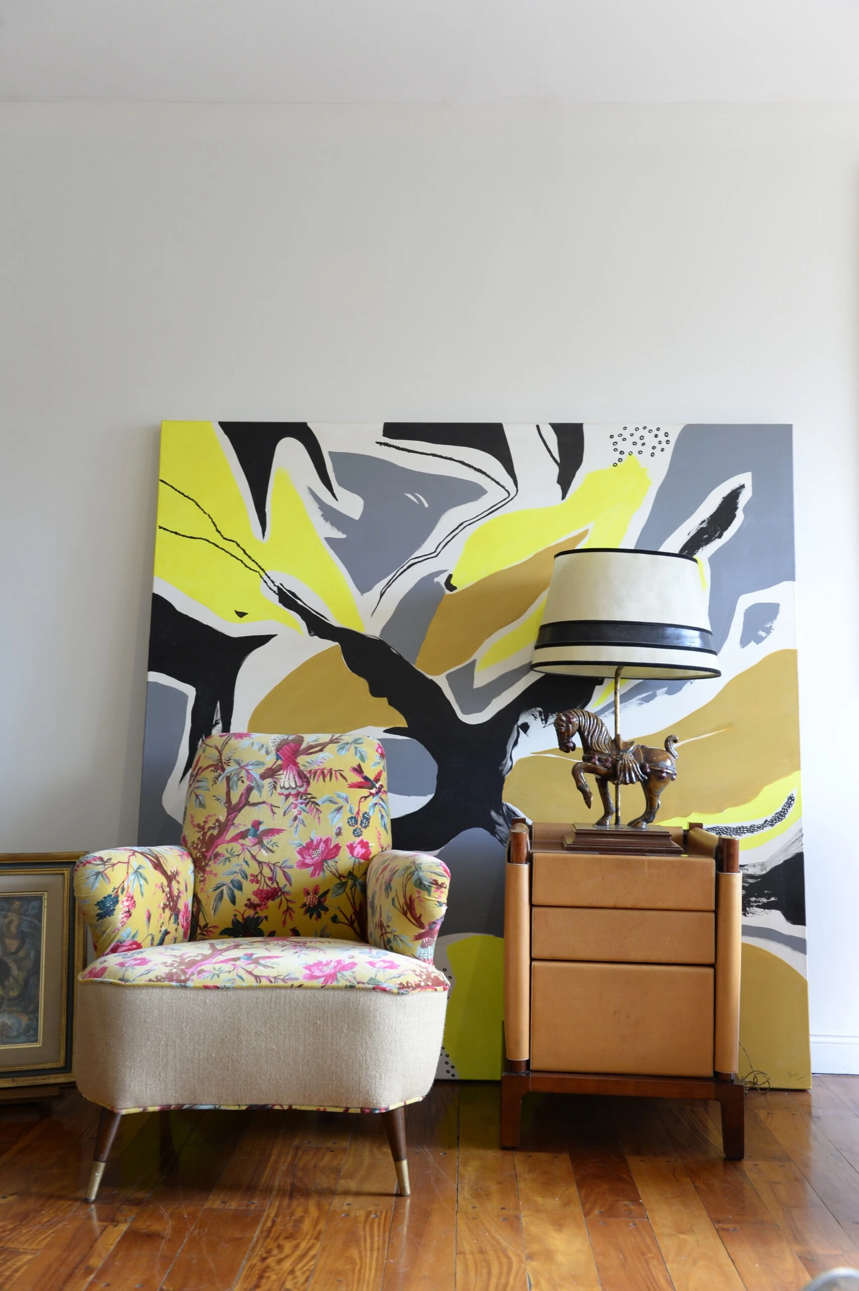 Spot deco, con objetos de diseño y arte, 100 % Benito Fernández. 