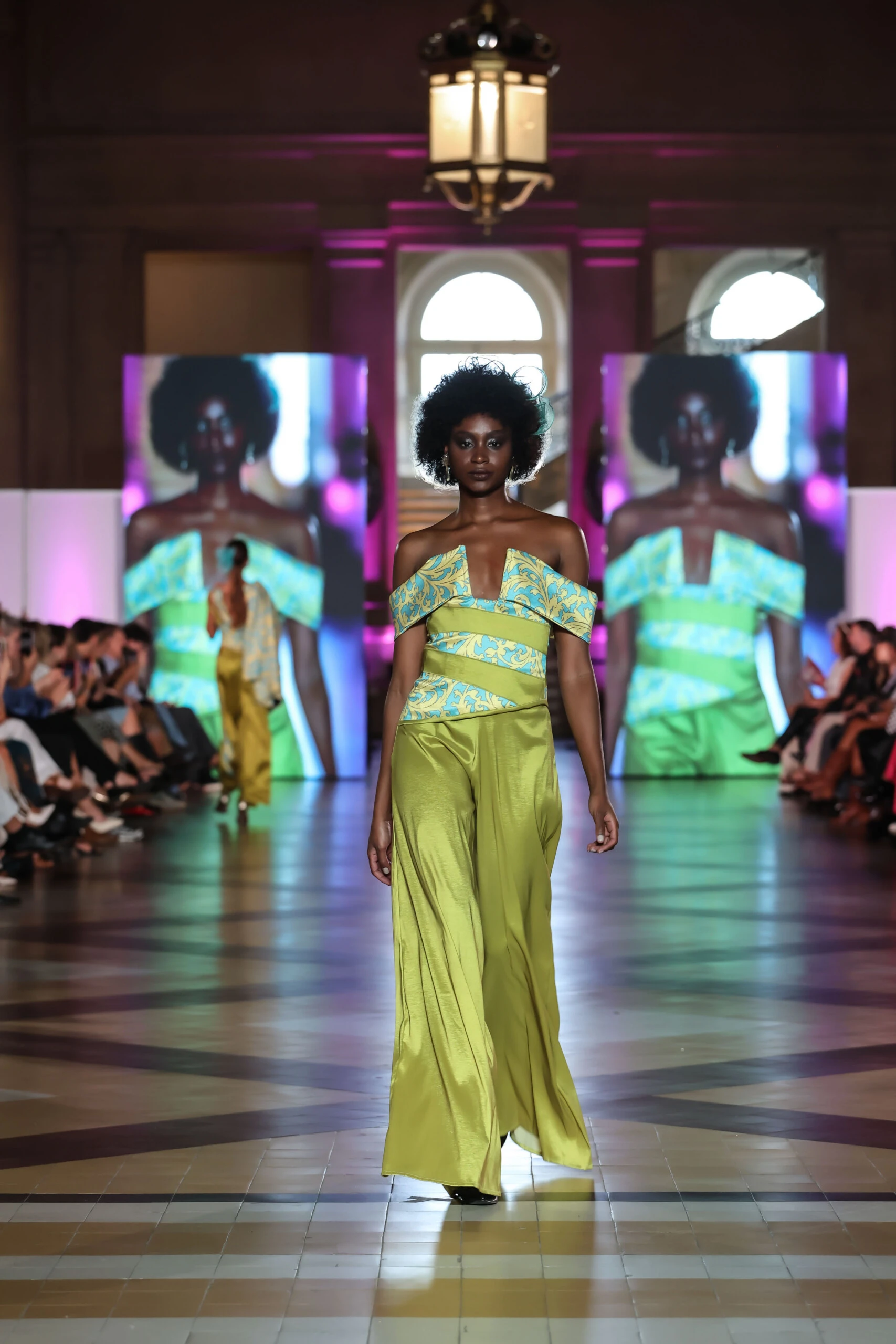 Desfile de Valentina Musa.