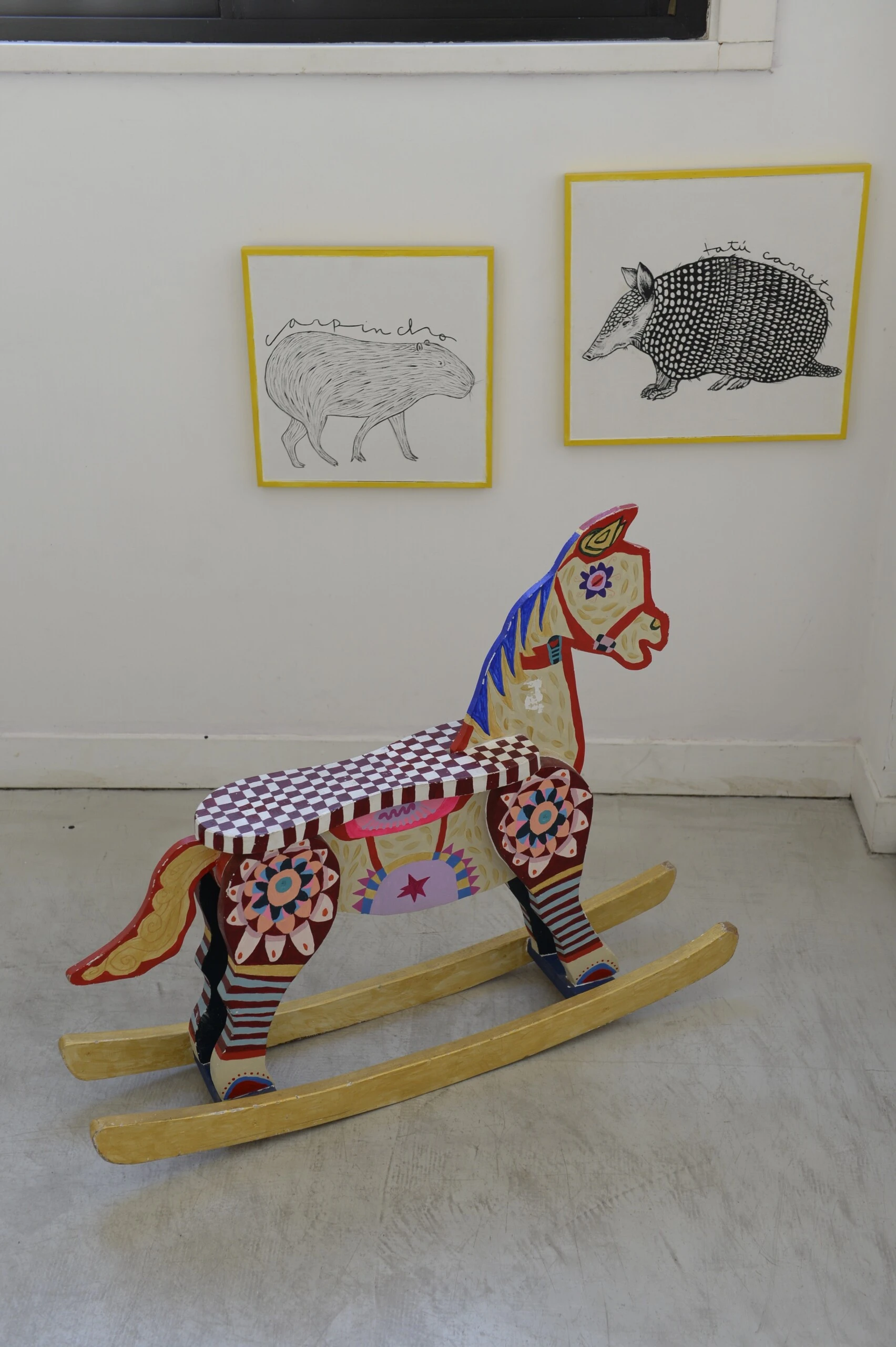 El caballito de madera de Benito Fernández, símbolo de un hogar para compartir con sus nietos. 