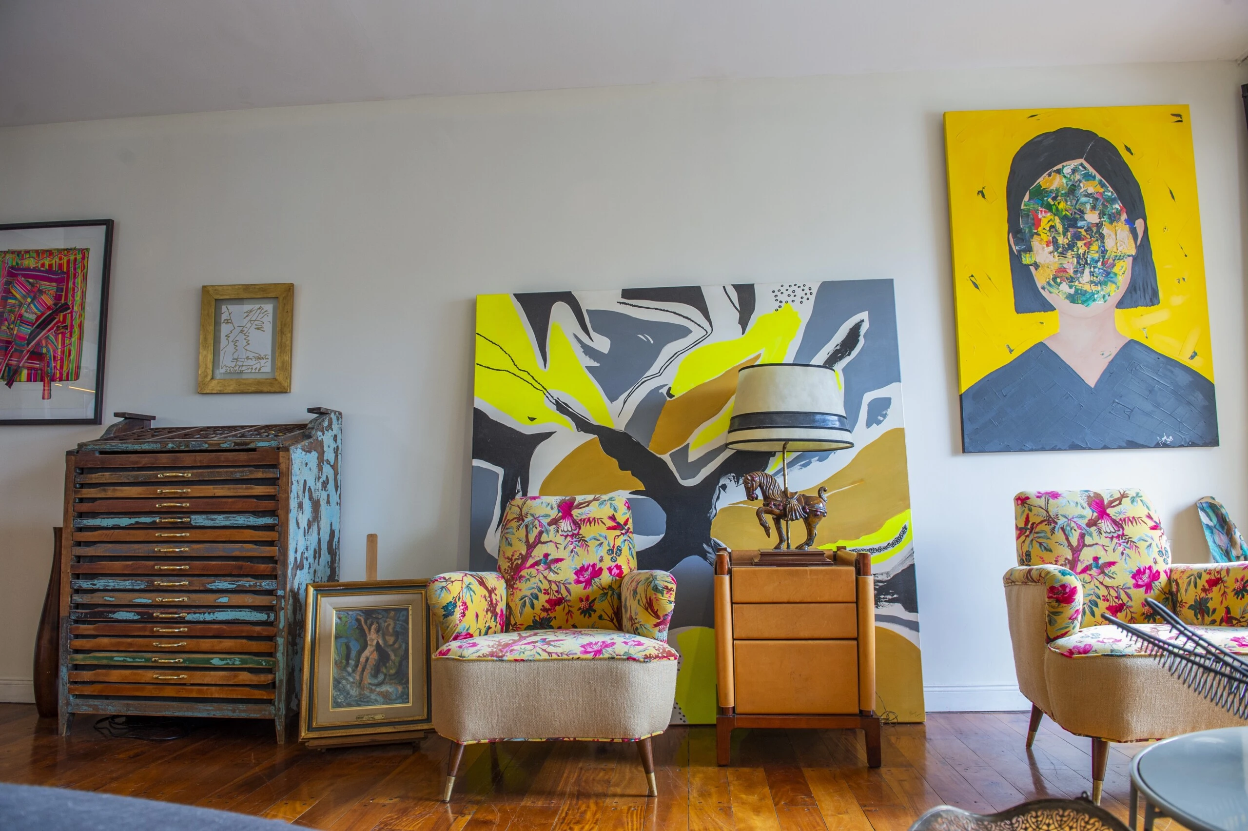 El living del nuevo departamento en Recoleta de Benito Fernández. 