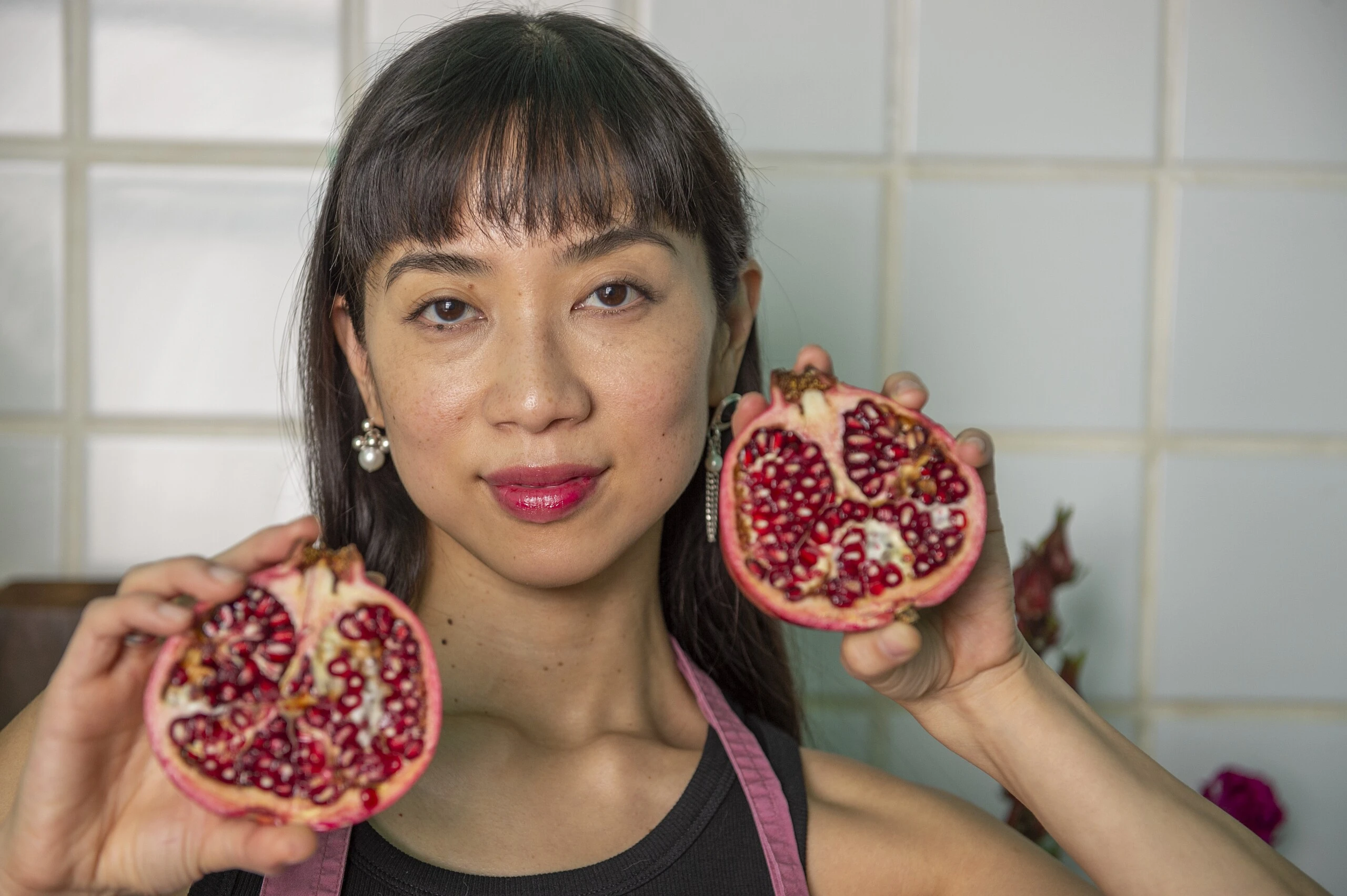 Débora Nishimoto afirma que lo más importante que pasa en su cocina es “la reunión”. Así lo destaca, y sonríe.   