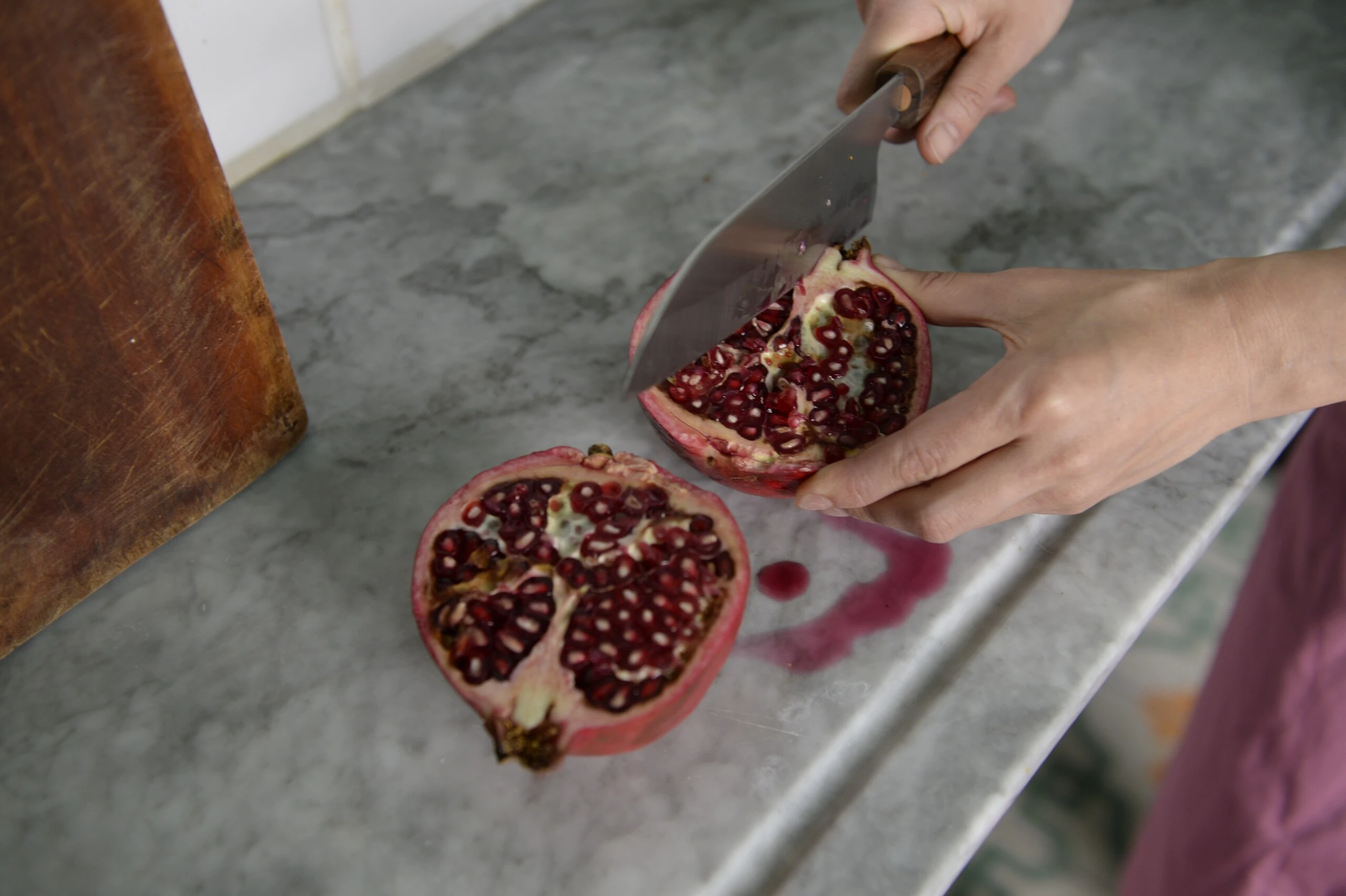 La granada, una fruta recurrente en la cocina de Débora Nishimoto. 