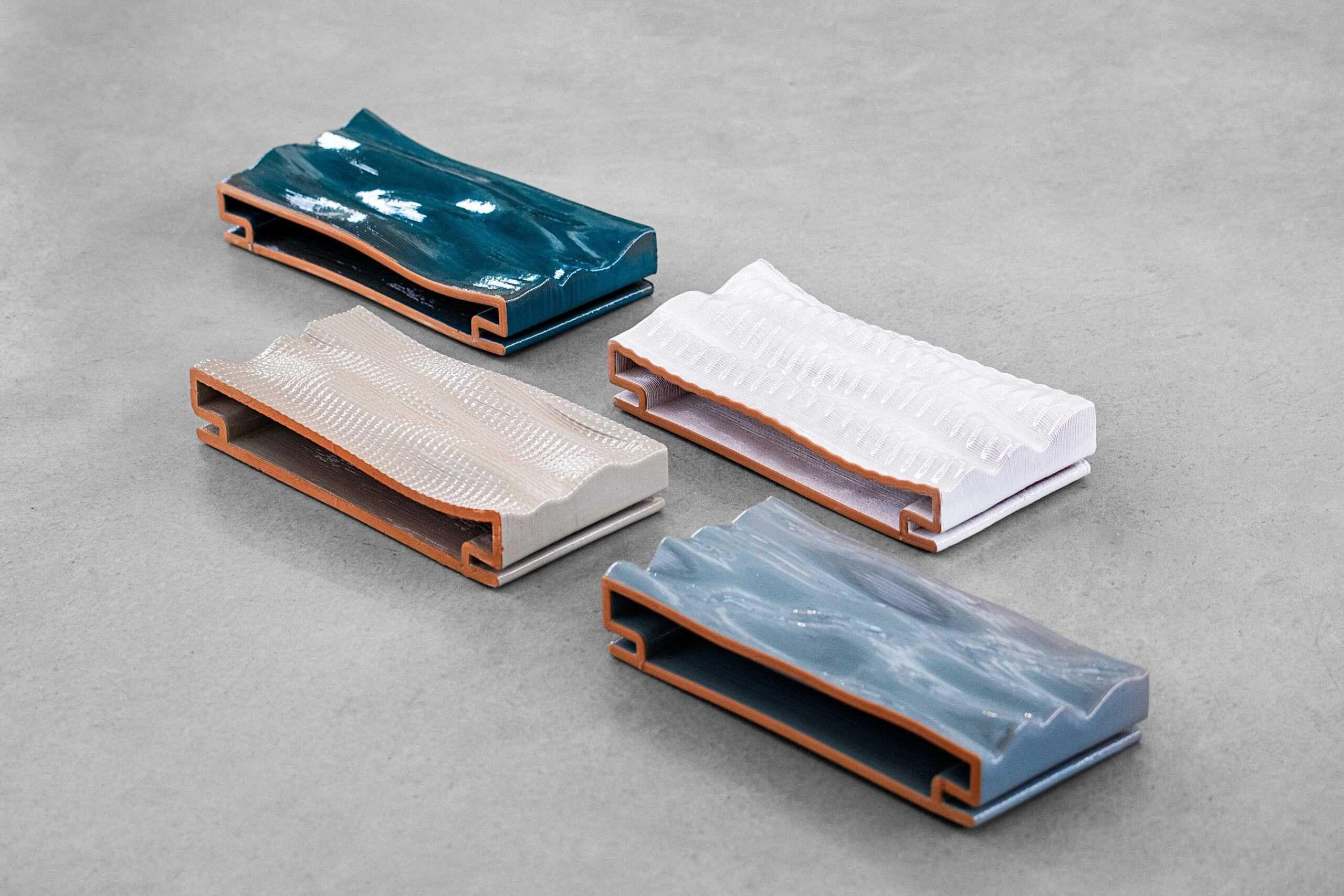  IOUS Studio (Países Bajos) con su investigación sobre azulejos cerámicos impresos en 3D. 