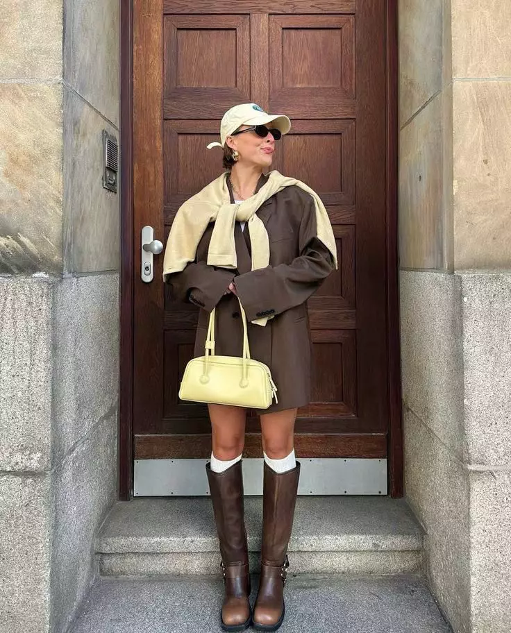 Profundo, elegante y fácil de combinar, se potencia cuando se lo mezcla con amarillo manteca.