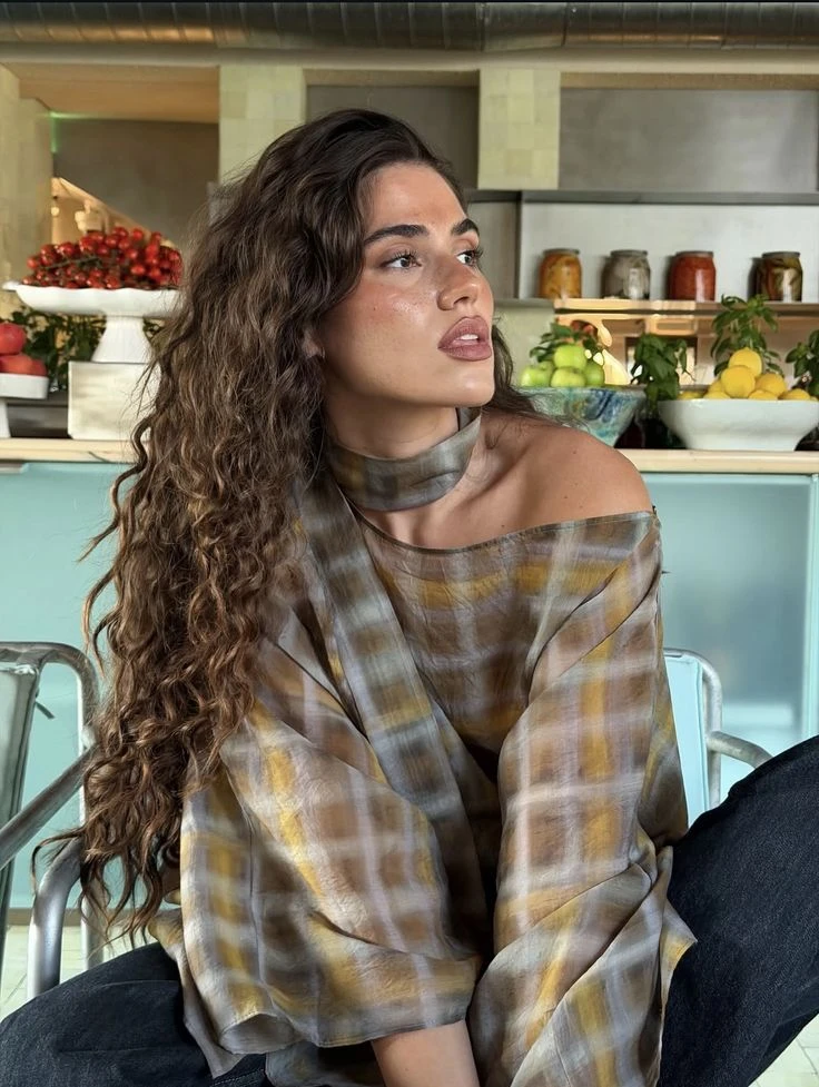 Si hacés esto con tus rulos, podés dejar el alisado y ganar definición sin frizz