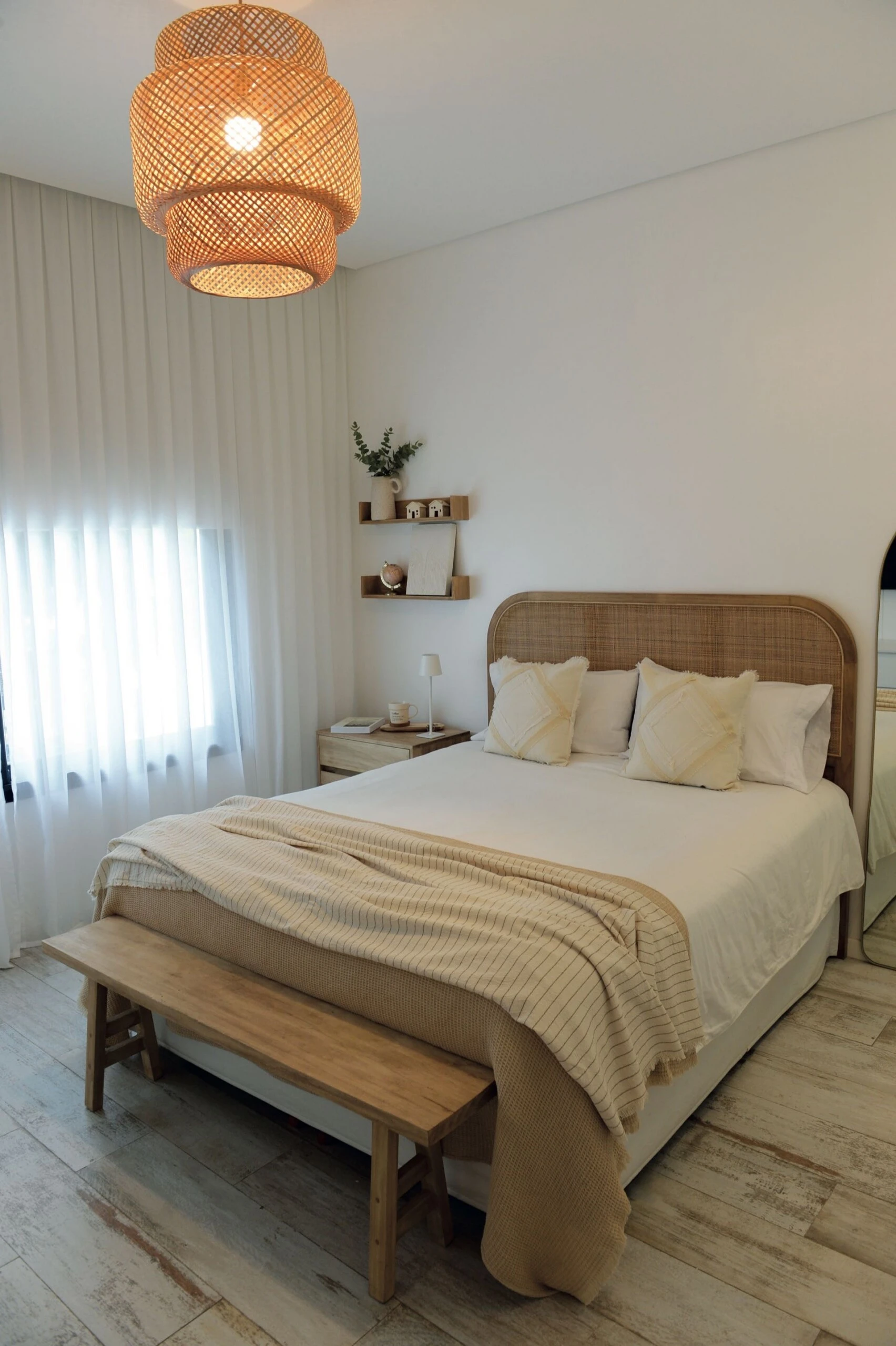 Un dormitorio bajo el concepto de la calidez. 