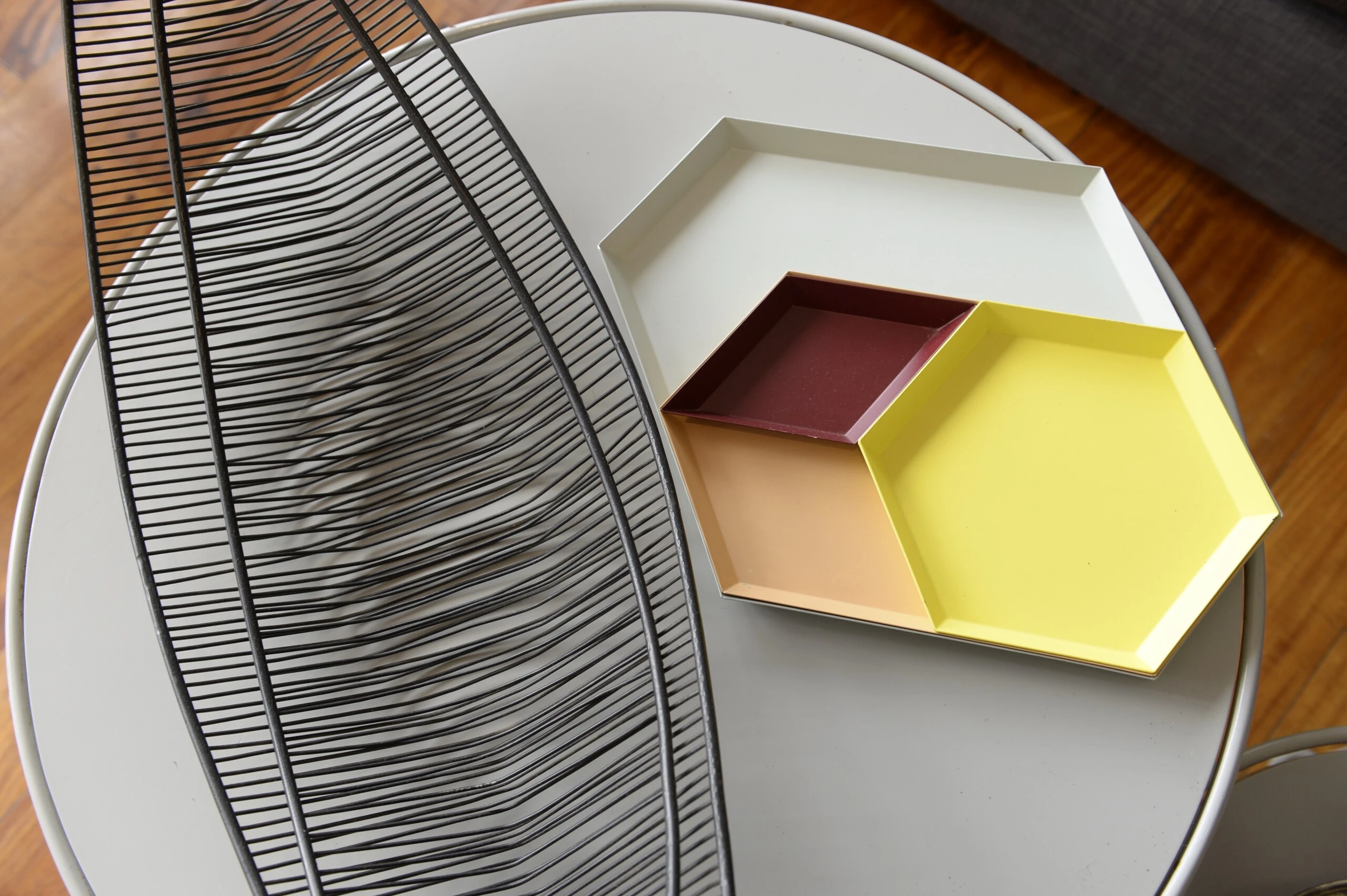 Benito Fernández es coleccionista aficionado de arte y diseño. 