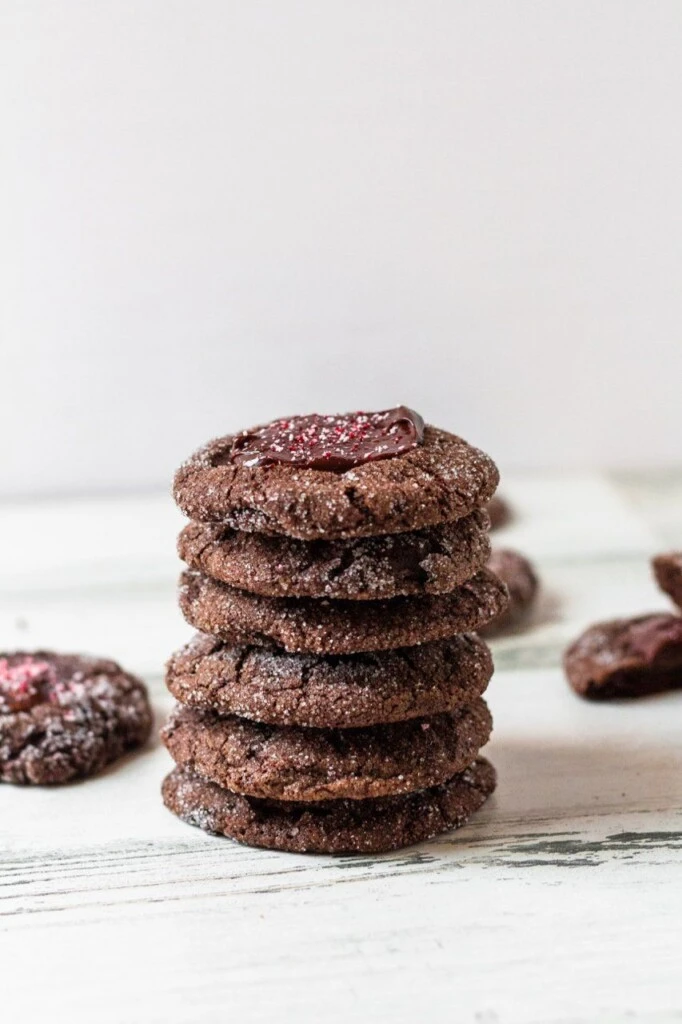 Cookies de chocolate amargo y pimienta rosa: la receta fácil con un toque gourmet inesperado

