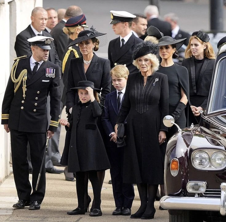 "Es inaceptable": la tajante decisión de Carlos sobre la presencia de Meghan en el lecho de muerte de Isabel II