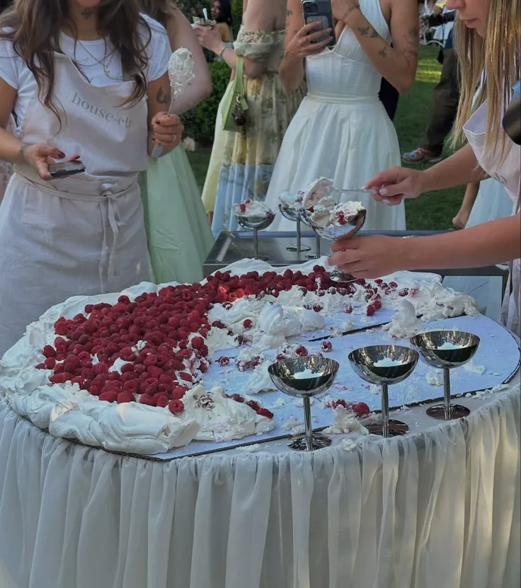7 tendencias en bodas 2026: del pelo con volumen a las tortas temáticas que cuentan historia