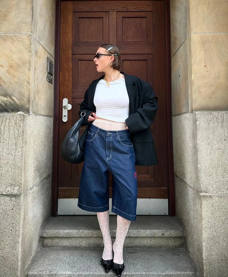 La idea no es que el look quede “mal”, sino que genere un contraste interesante