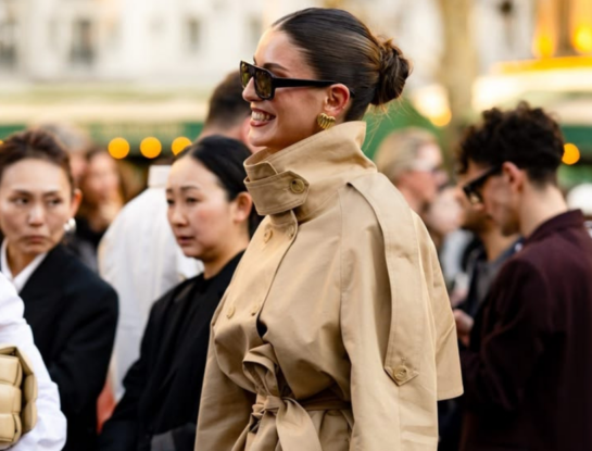 7 looks para usar el abrigo con cuello tubo: la tendencia que domina el otoño