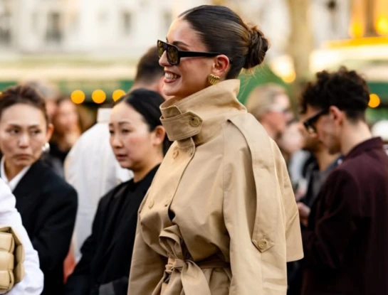 7 looks para usar el abrigo con cuello tubo: la tendencia que domina el otoño