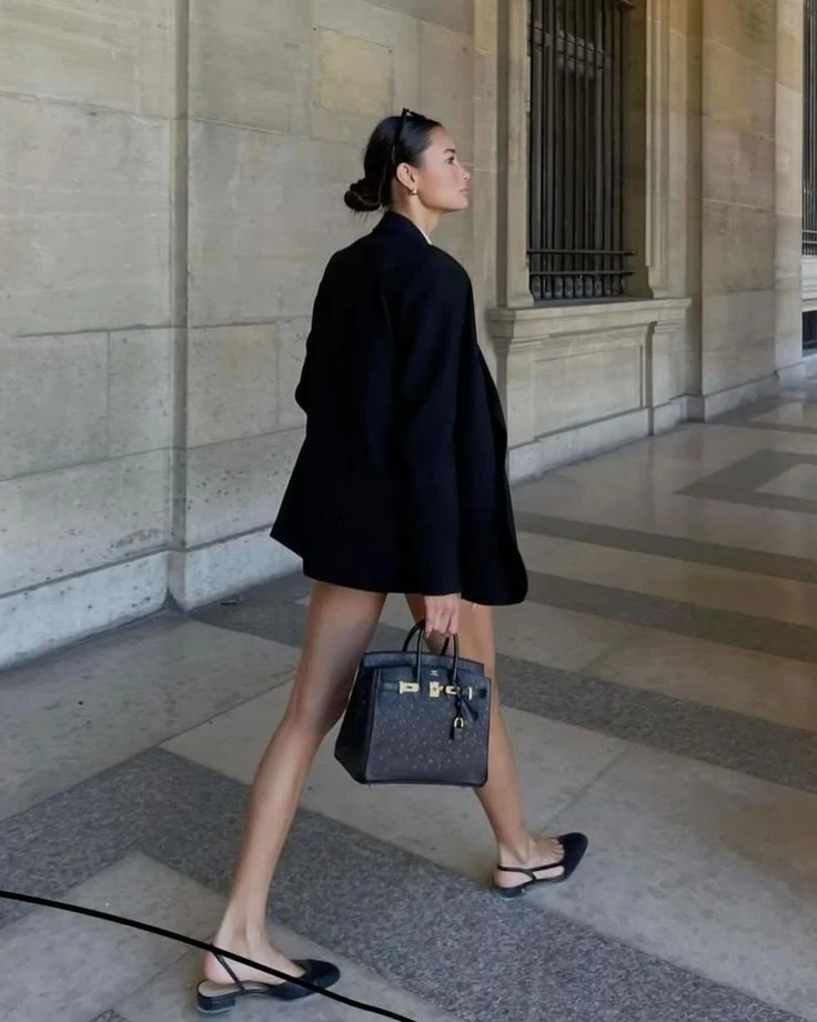 Blazer negro: cómo usar el básico más versátil del entretiempo