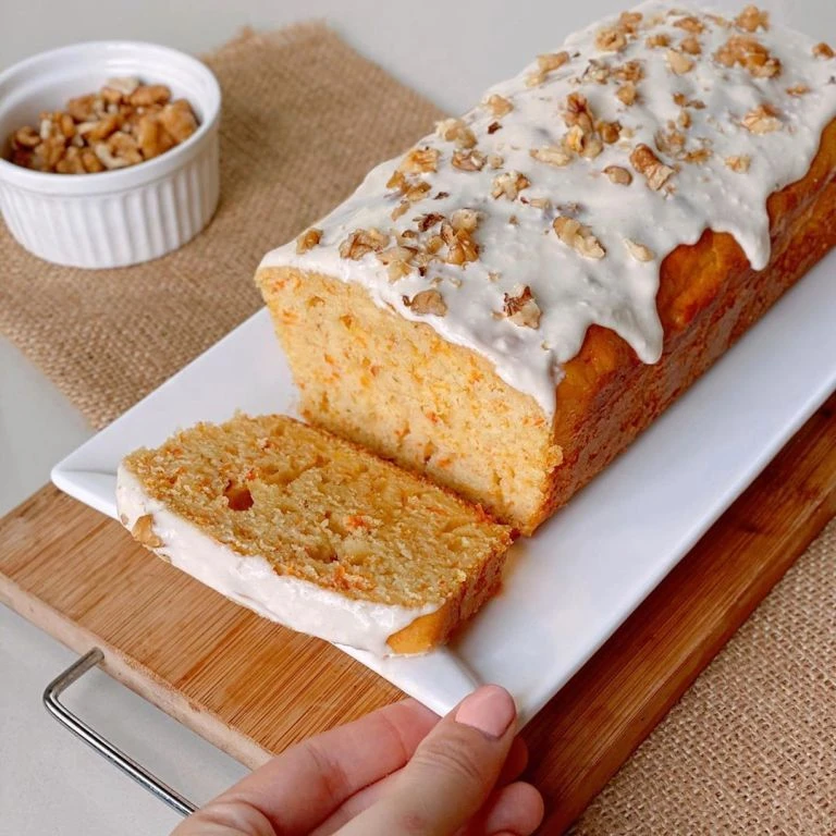 Budín de zanahoria y naranja: una receta húmeda y gourmet con frosting de yogur griego

