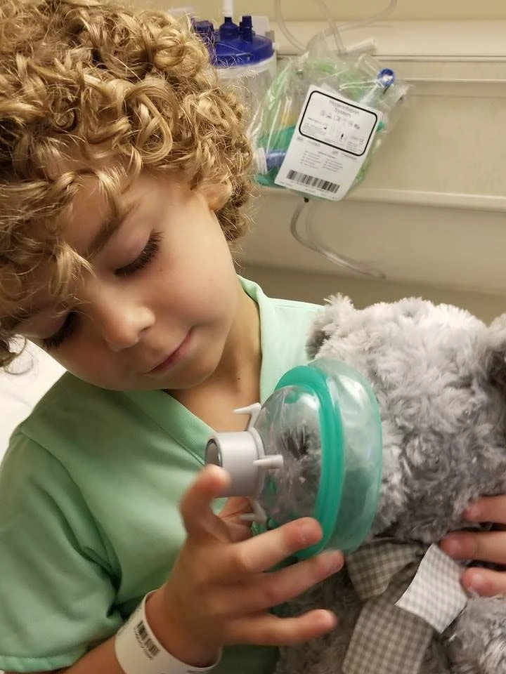 Un mensaje equivocado y un milagro de 50 mil dólares: la historia del nene que venció a la leucemia gracias a un error de chat