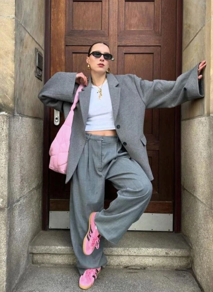 El clean streetwear funciona para múltiples ocasiones