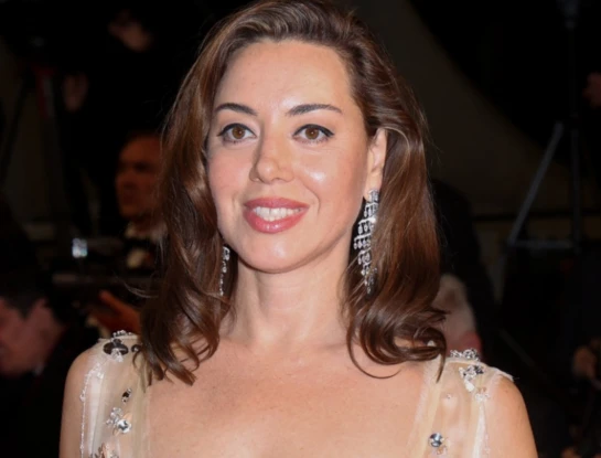 A un año de la trágica muerte de su marido, una actriz de The White Lotus anunció su embarazo DESTACADA