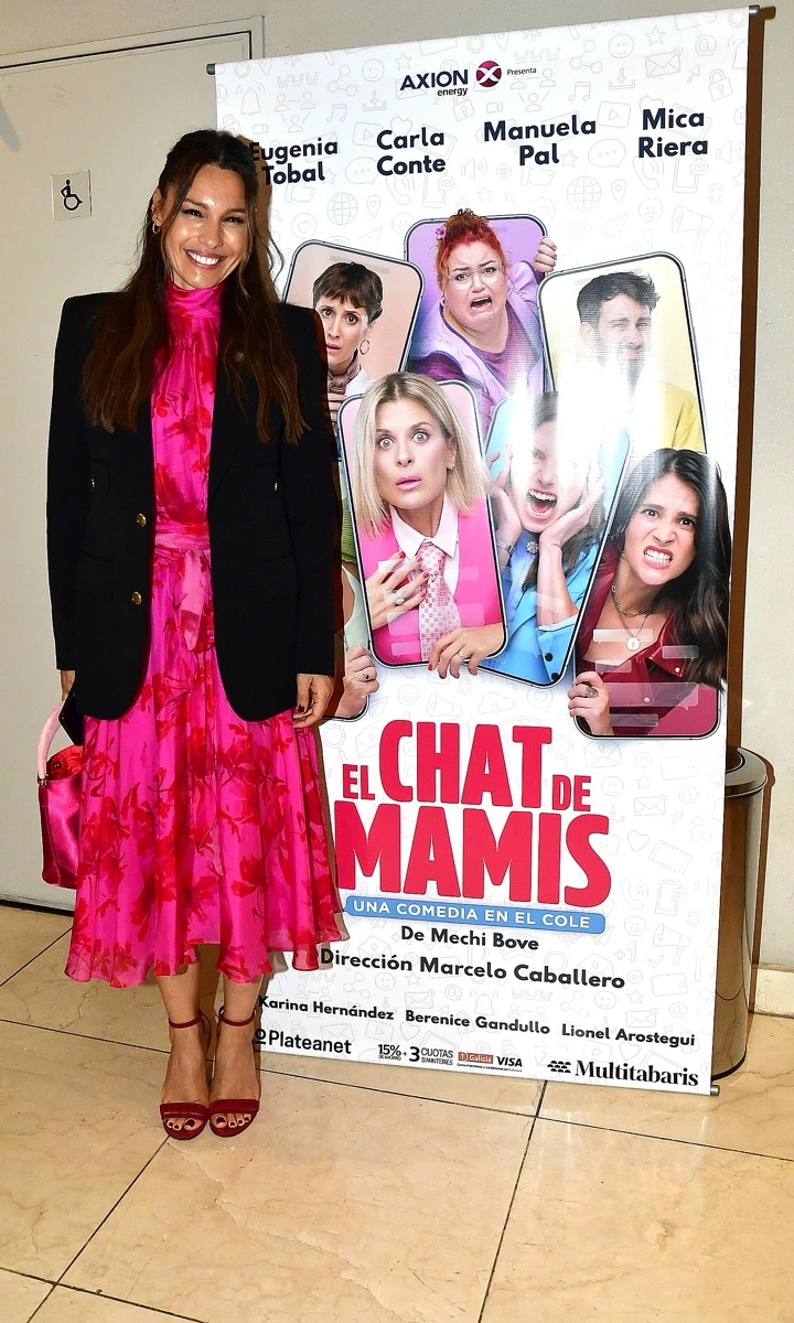 Pampita apostó al blazer negro sobre vestido y confirmó la fórmula más elegante para la noche