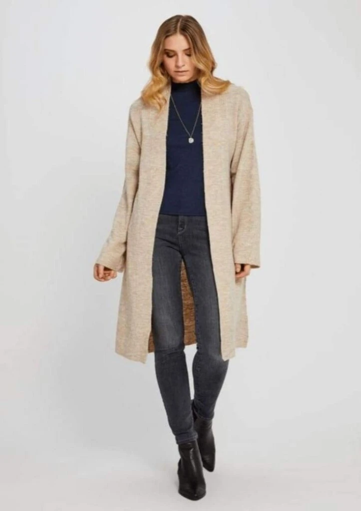 Suéter y abrigo liviano