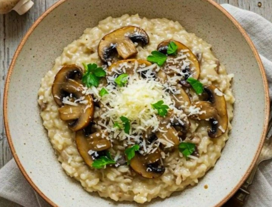 Arroz cremoso con champiñones: la versión rápida del clásico risotto