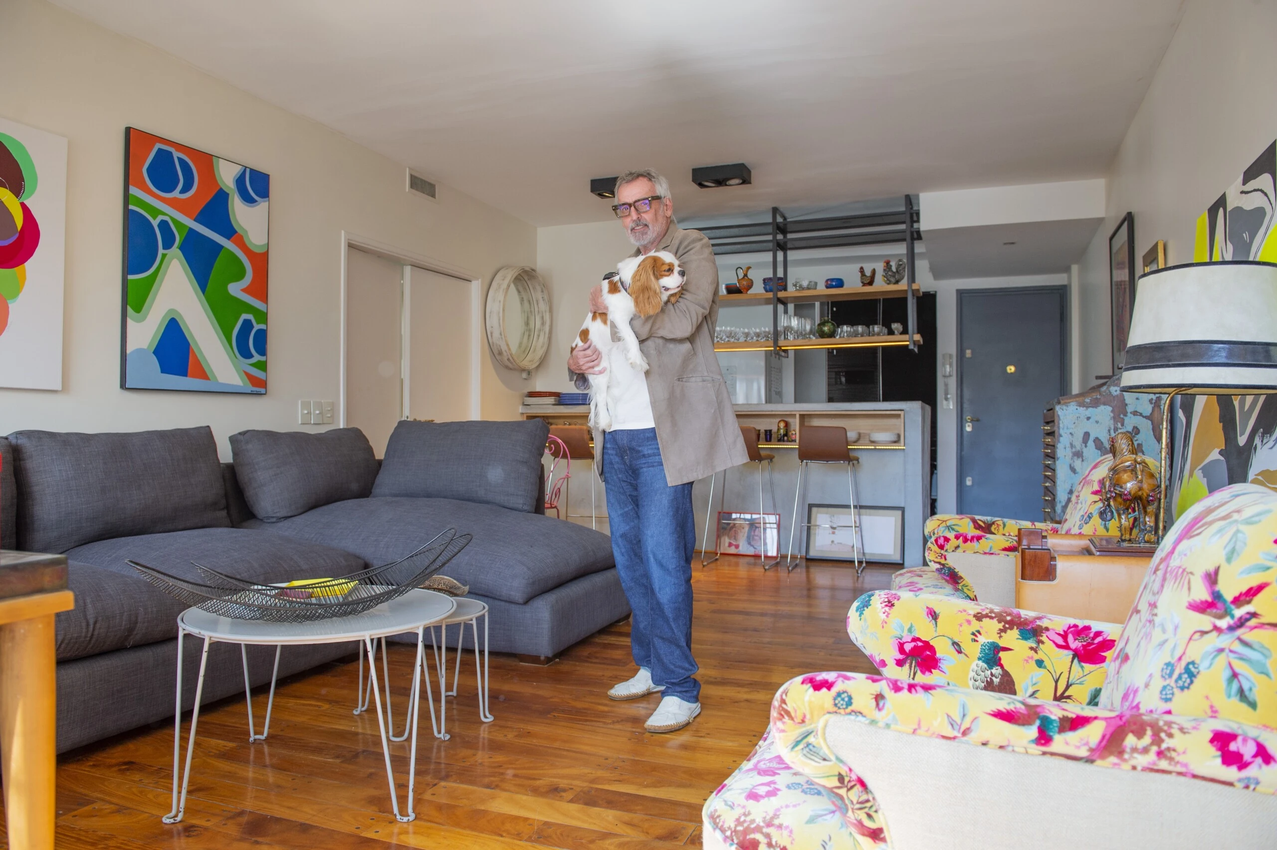 Benito Fernández en su nuevo departamento en Recoleta. 
