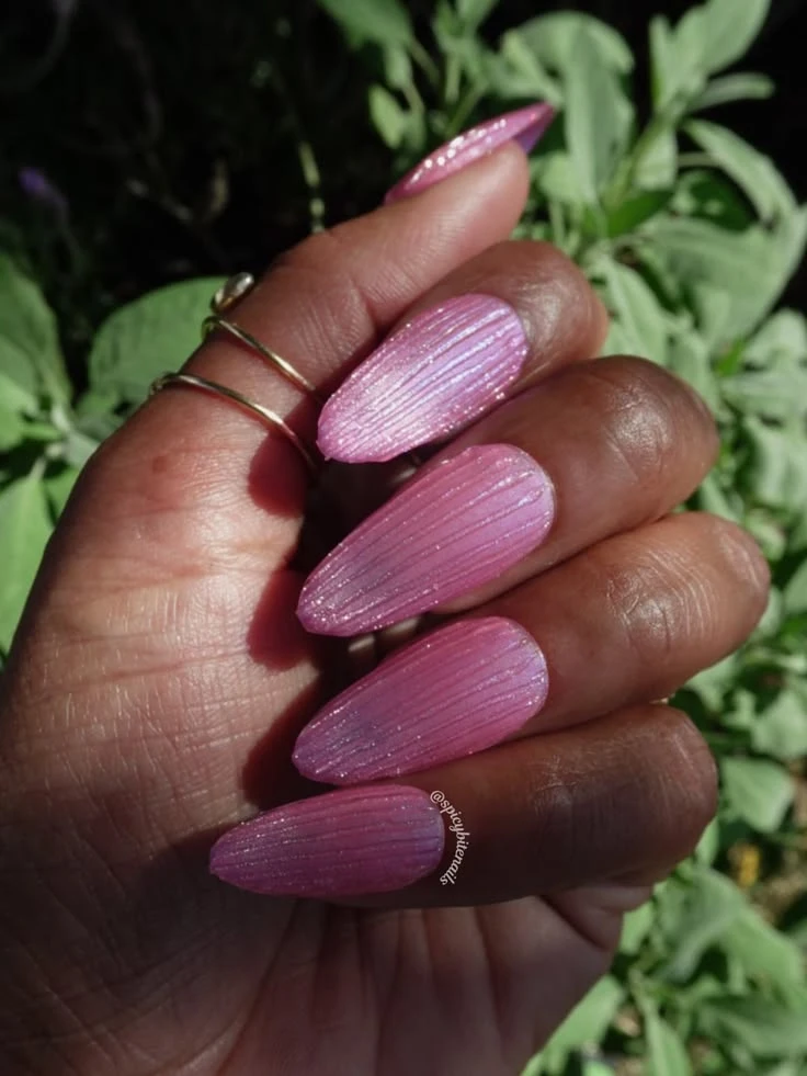 Si el nail art va con vos, estos son los 6 estilos en uñas maximalistas que más se usan