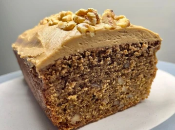 Budín intenso de café y nuez con frosting: receta simple y deliciosa