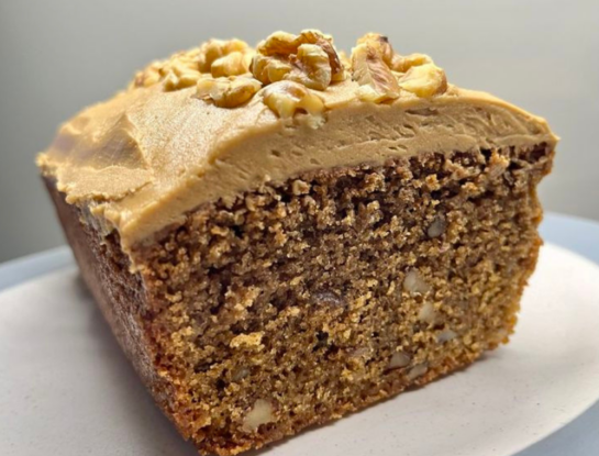 Budín intenso de café y nuez con frosting: receta simple y deliciosa