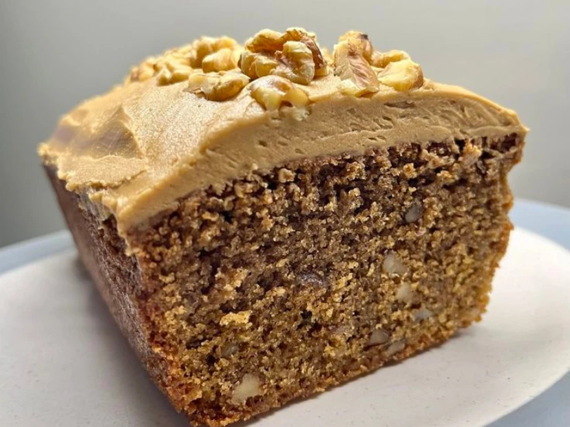 Budín intenso de café y nuez con frosting: receta simple y deliciosa