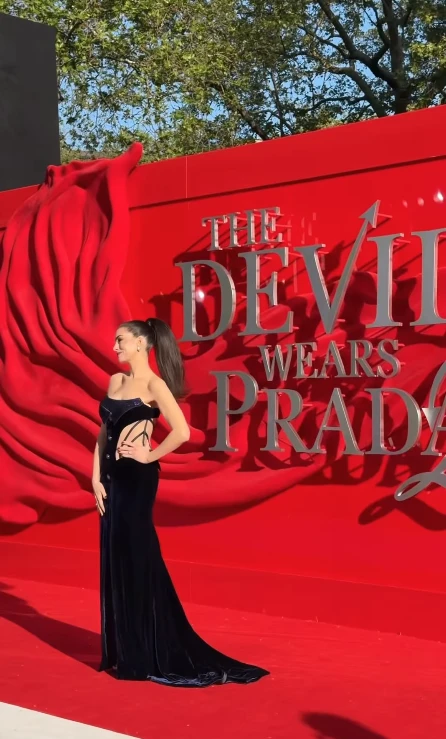 El look de Anne Hathaway. Foto: captura