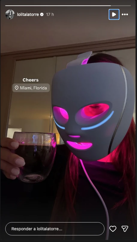 Lola Latorre y su mascara de led, la tendencia en beauty.