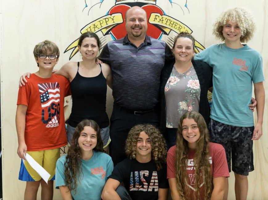 Un mensaje equivocado y un milagro de 50 mil dólares: la historia del nene que venció a la leucemia gracias a un error de chat