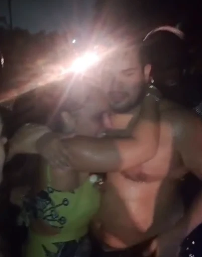 El abrazo de la pareja tras ser rescatados. No fue el mismo final que el de Mariano y Solana