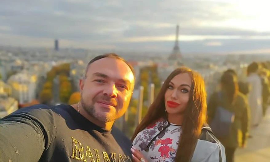 Empezó a entrenar para levantar su autoestima y hoy es la mujer más musculosa del mundo