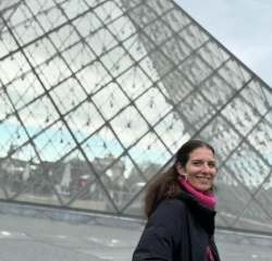 Raquel de viaje por París cuando nada hacía pensar la realidad de hoy.