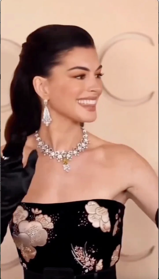 El tip de belleza de Anne Hathaway efecto lifting.