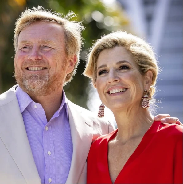 Máxima y dos impactantes looks monocolor en tonos vibrantes durante su paso por Miami