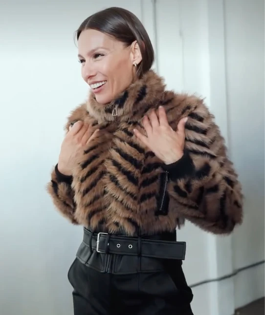 El abrigo con cuello tubo se impone como el favorito del otoño: la elección de Pampita para los días de frío