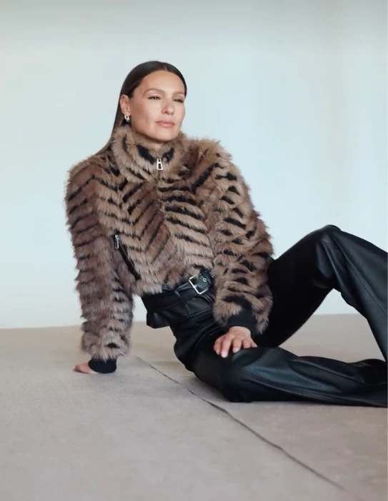 El abrigo con cuello tubo se impone como el favorito del otoño: la elección de Pampita para los días de frío