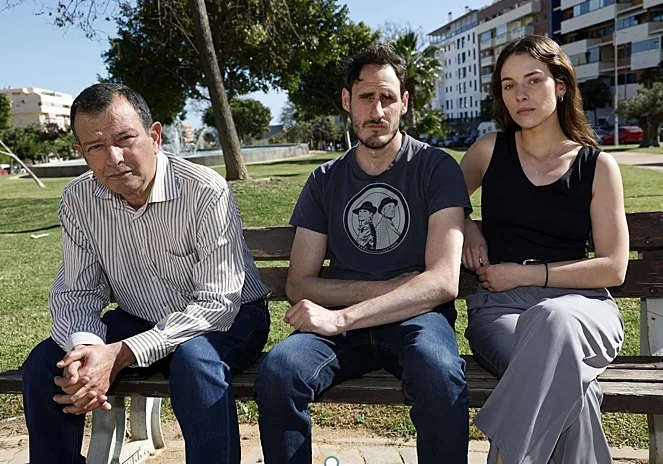 El padre, Iván (el novio) y Ana.