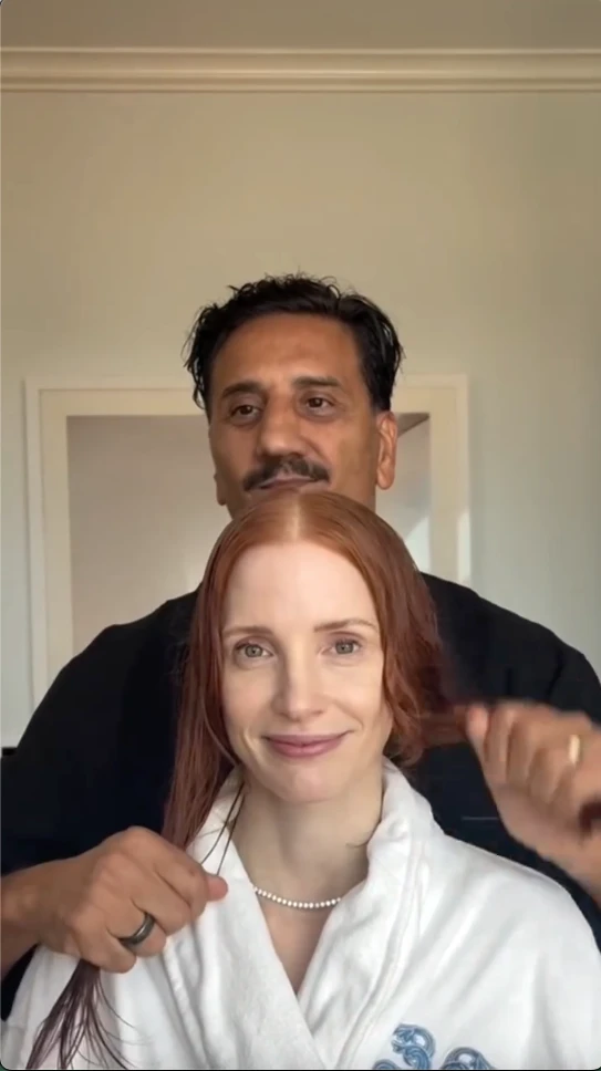 Jessica Chastain en alfombra roja de los premios Breakthrough.