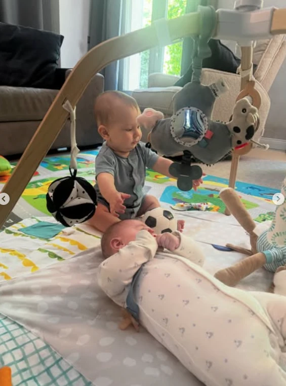 Carolina Baldini junto a sus hijos, sus nueras y sus nietos. 