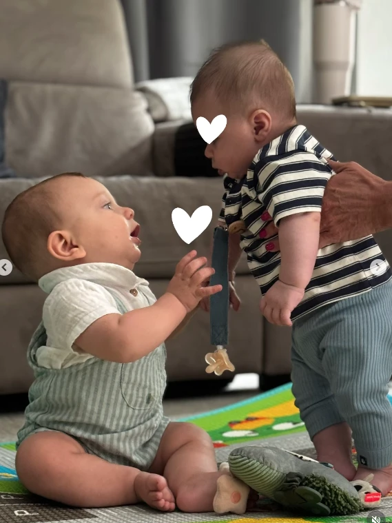 Carolina Baldini junto a sus hijos, sus nueras y sus nietos. 