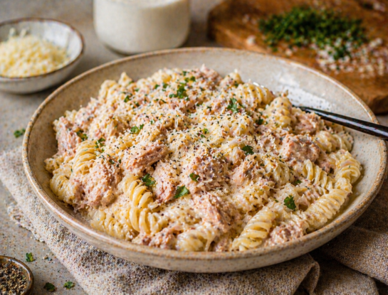 La receta fácil del día: fideos con atún y crema listos en 20 minutos